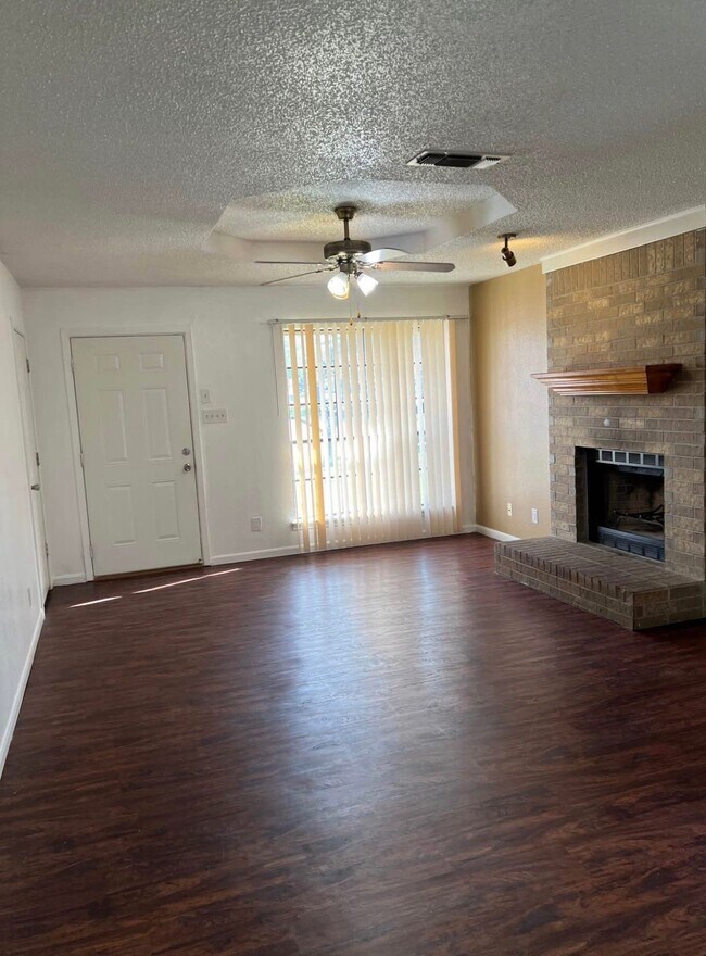 Photo - 1706 Copperfield Cir Unidad A