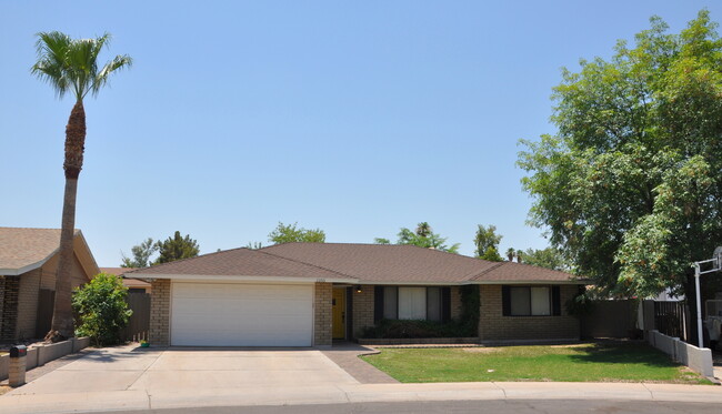 Remodeled 4 bedroom Tempe home near ASU - Remodeled 4 bedroom Tempe home near ASU