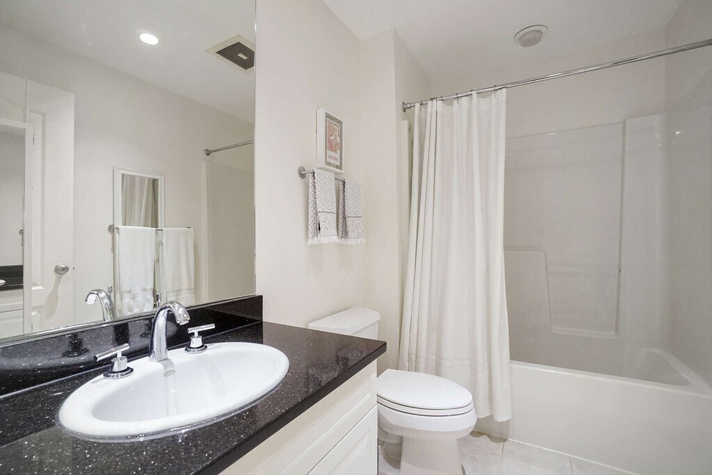 Photo - 1 Huntington Ave Unidad 310