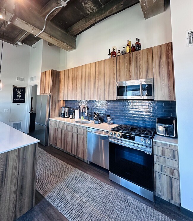Photo - 150 N Ashland Ave Unit 524