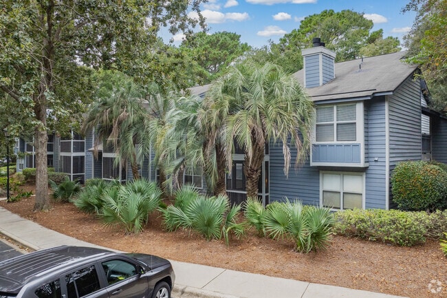 Building Photo - MAA Runaway Bay Rental