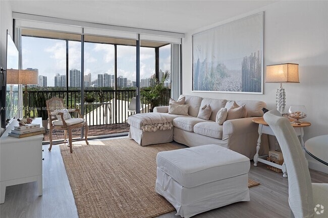 Building Photo - 20301 W Country Club Dr Unit 728 Rental