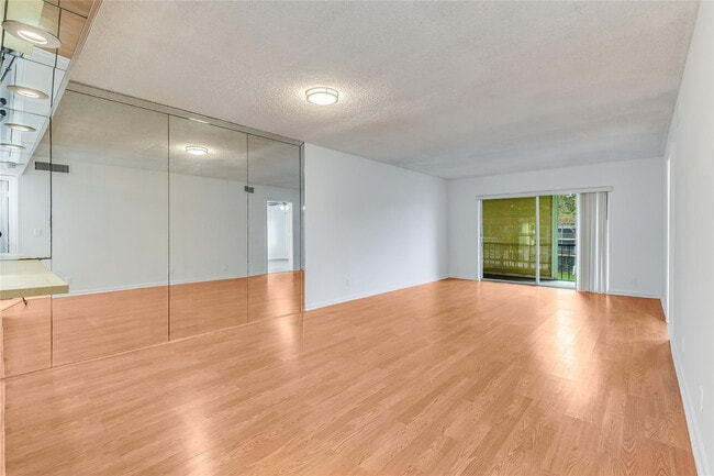 Photo - 8940 S Hollybrook Blvd Unidad 307