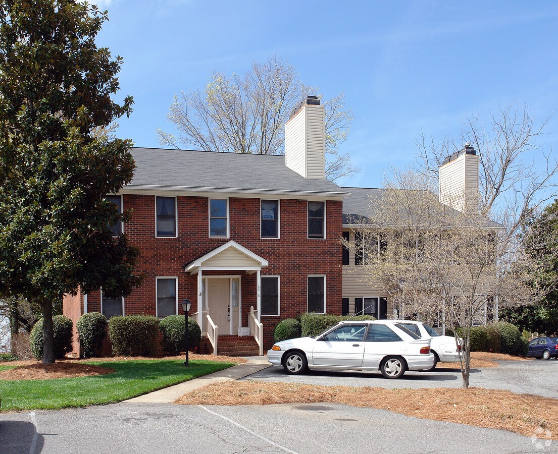 Polo Downs - Polo Downs Apartments