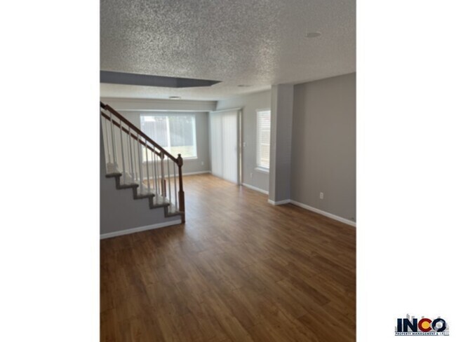 Building Photo - Three bedroom three bath 2- story home wit...