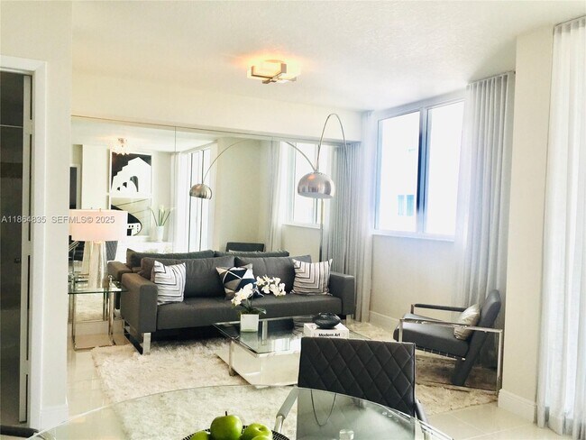 Building Photo - 1871 NW S River Dr Unit 1006