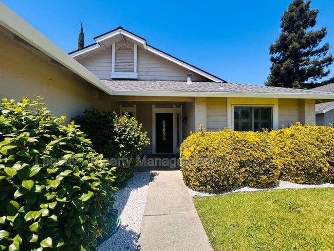 Photo - 3047 Mill Oak Way