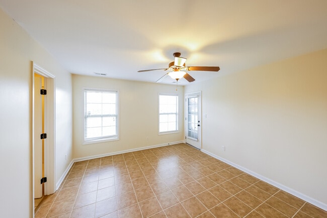 Photo - 105 Landings Way Dr