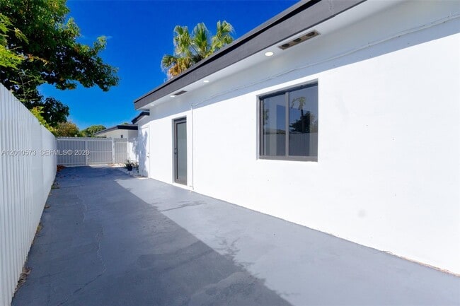 Photo - 571 NW 152nd St