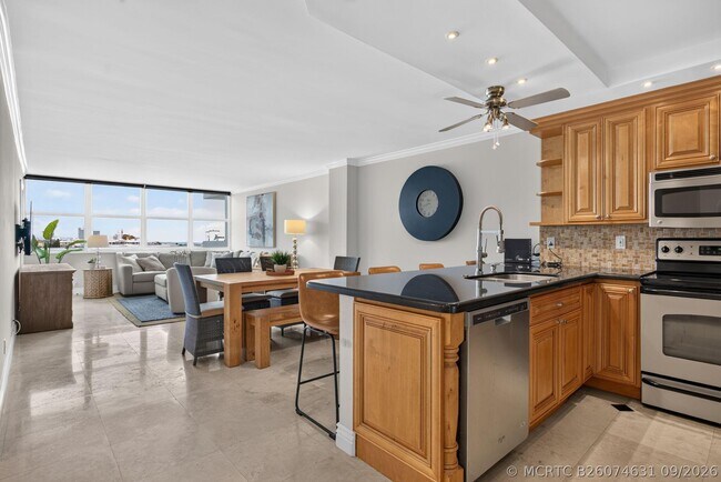 Photo - 800 SE 20th Ave Unit 811