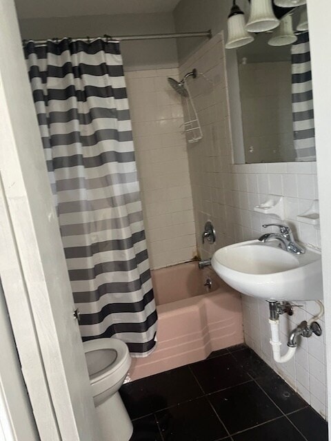 Photo - 303 Village Dr