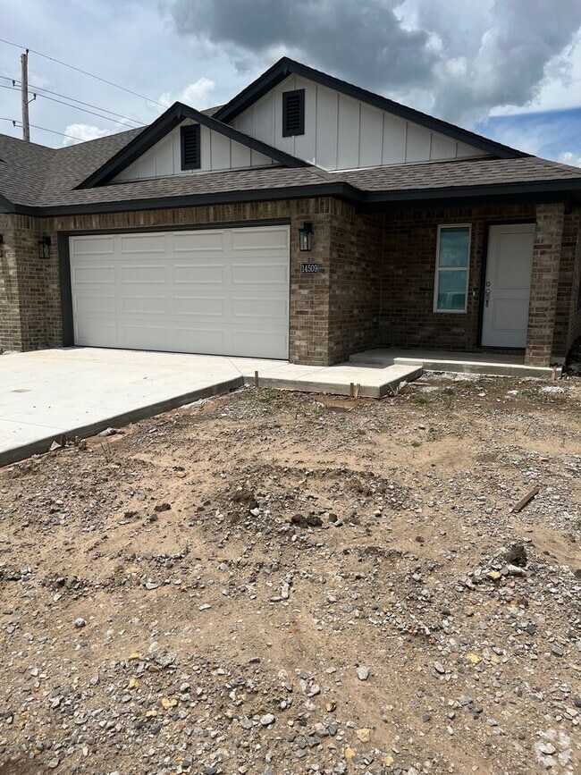 Building Photo - Brand New Duplex! Rental