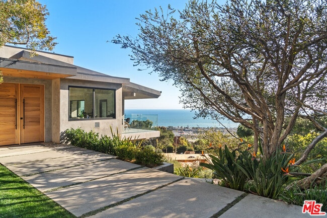 Photo - 23812 Malibu Crest Dr House