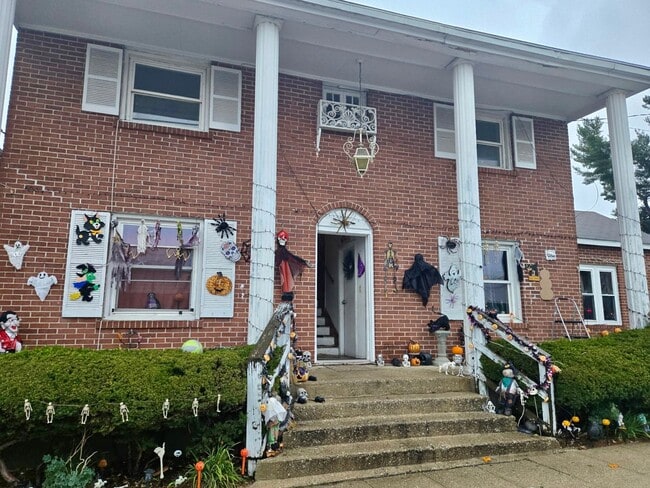 Building Photo - 409 Cedar St Unit 1/2