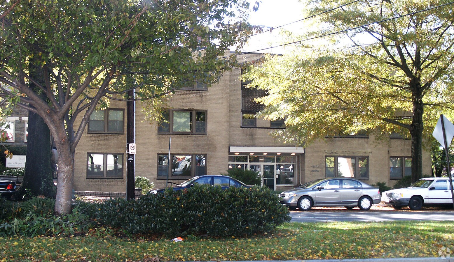 MacArthur Park - MacArthur Park Apartments
