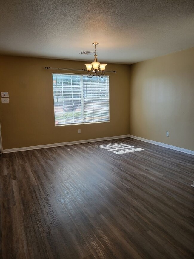 Photo - 2611 Echo Dr