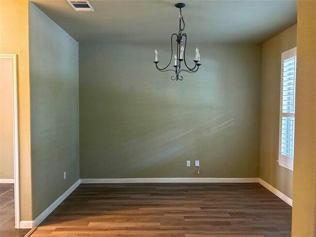 Photo - 2409 Dovetail St