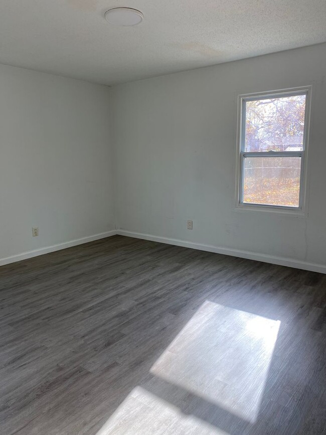 Photo - LIMITED TIME**NO APPLICATION FEE**1/2 OFF DEPOSIT**