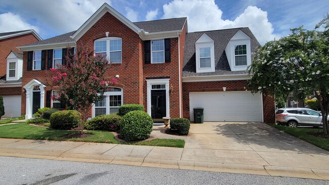 Building Photo - 4 Bed, 3.5 Townhome in Five Forks is Avail...