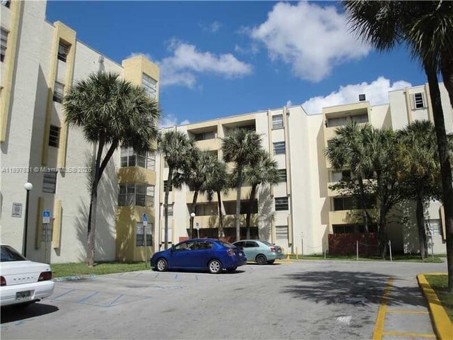 Building Photo - 10000 NW 80th Ct Unit 2309