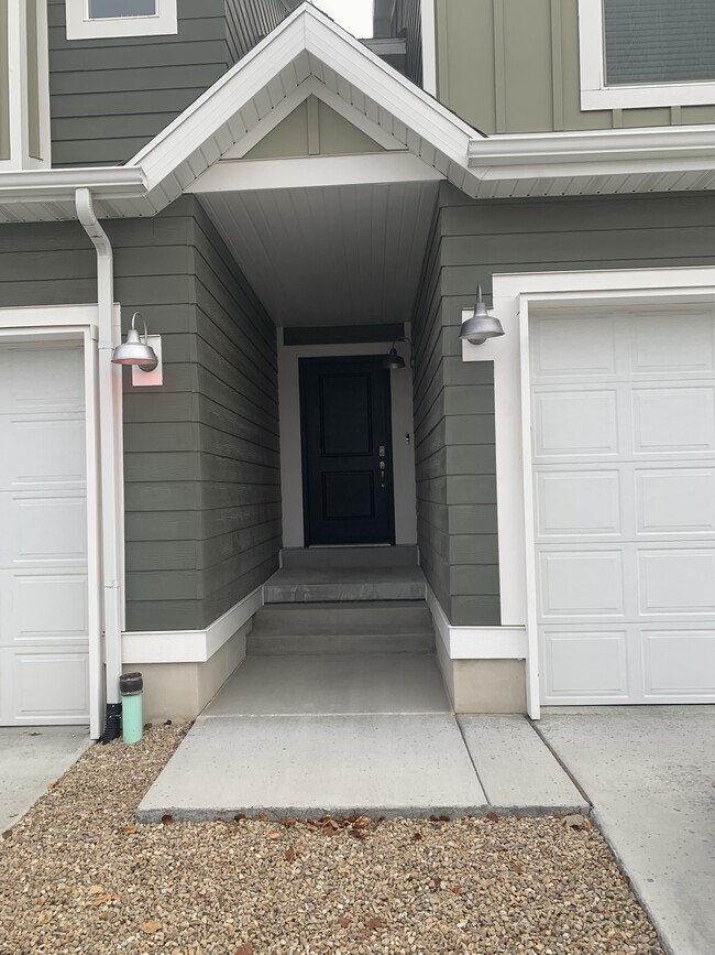 Front entry - 14937 S Messi St