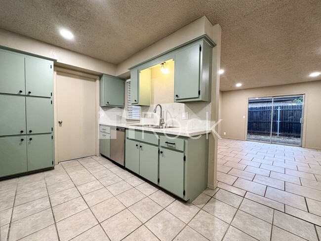 Photo - 7024 Woodlake Dr Unit 7024 Woodlake Dr