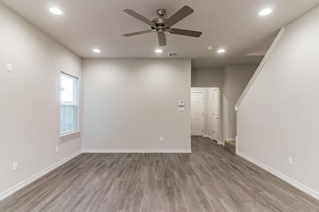 Photo - 106 Peruna Dr