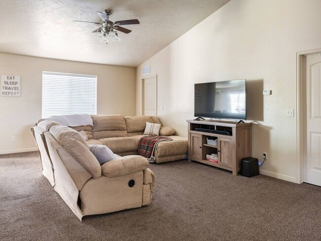 Photo - 674 Tanglewood Dr