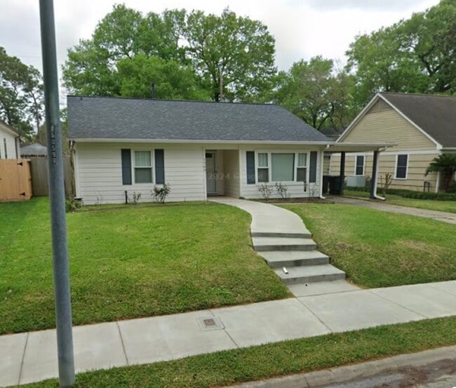 Building Photo - 1709 Gardenia Dr