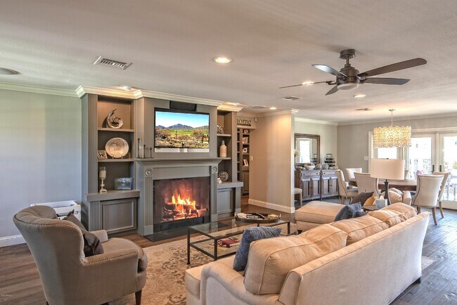 Photo - 3841 E Elm St