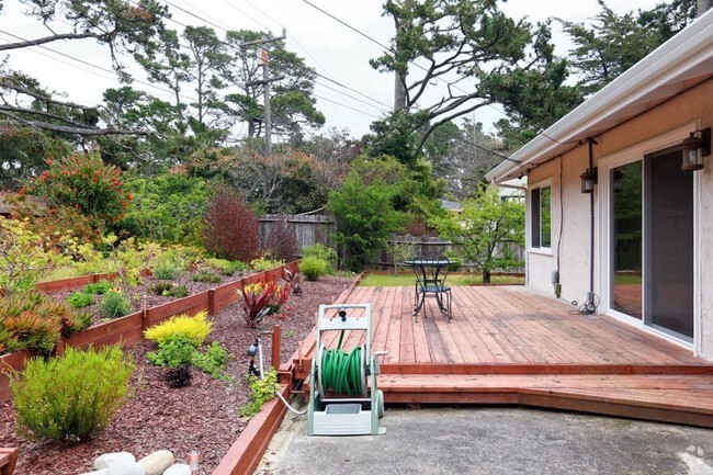 back deck - 4149 El Bosque Dr Rental