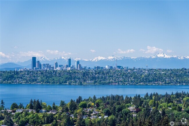 Building Photo - 3Bd/2.5Ba Bellevue Condo Unit 4004