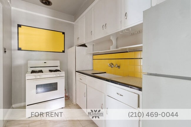 Photo - Historic Monte Vista 1-Bedroom | Hardwood Floors | Private Parking | Pets OK