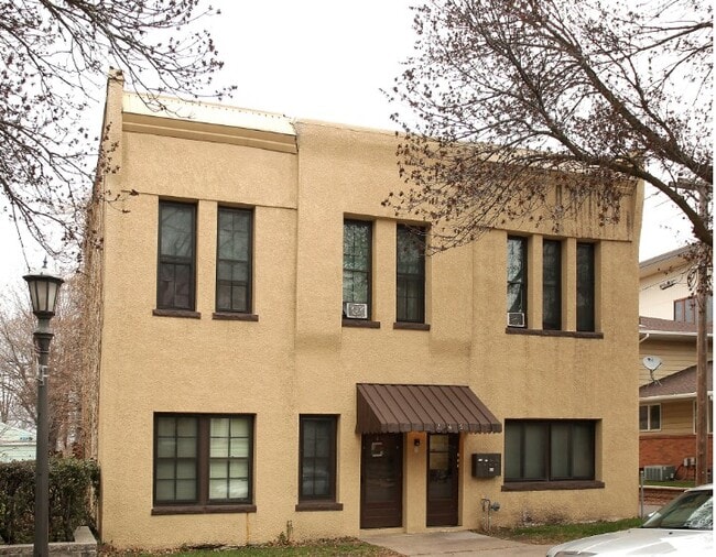 Building Photo - 745 Margaret St Unit 2