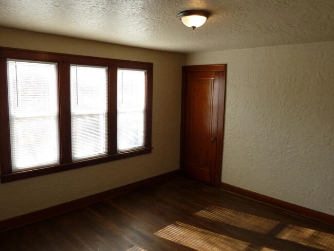 Photo - 719 11th St NW