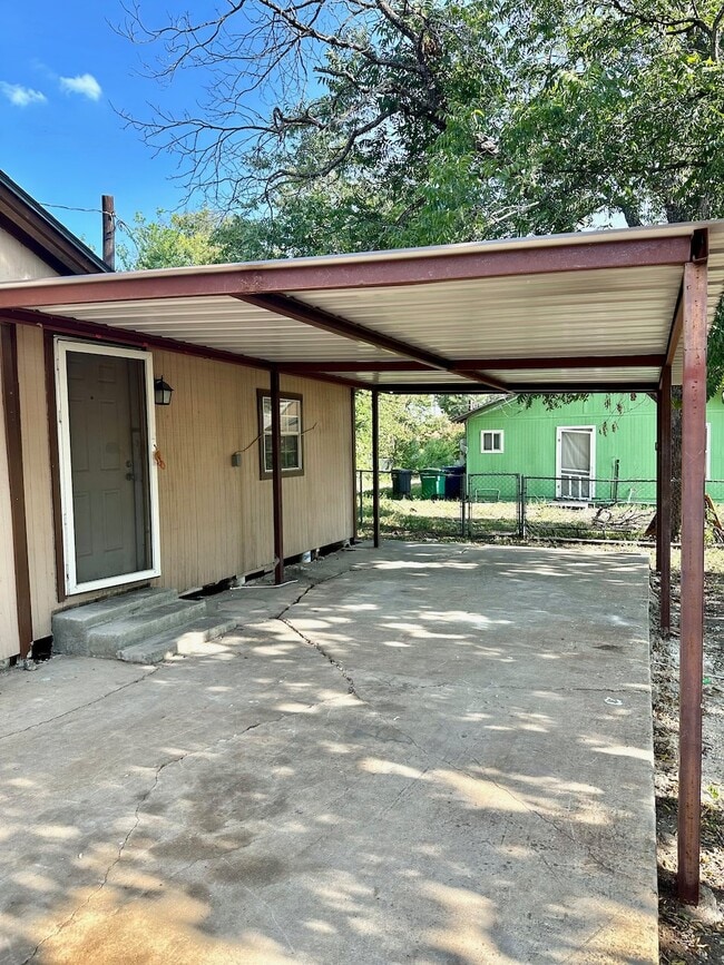 Photo - 122 Collins Ct