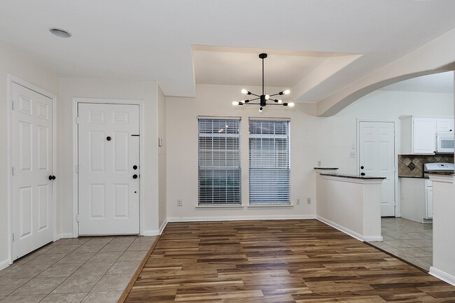 Photo - 35 S Avonlea Cir