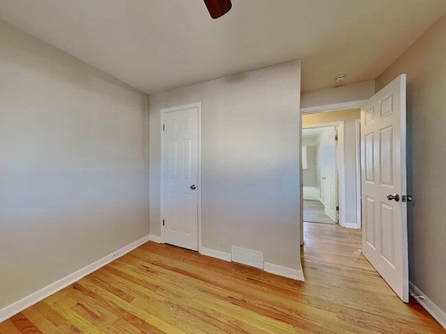 Photo - 2031 Ironton St