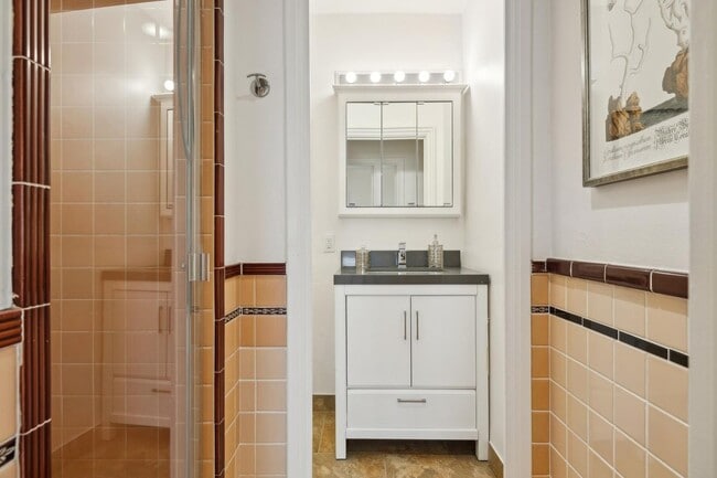 Photo - 631 O'Farrell St