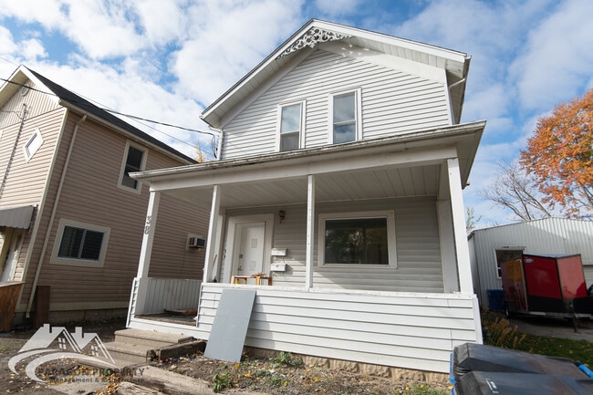 Building Photo - 38 Baxter St