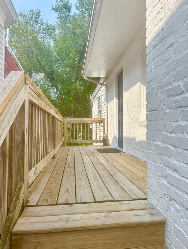 Cubierta - 207 W 5th St