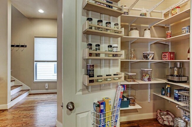 Photo - 5322 Nett St