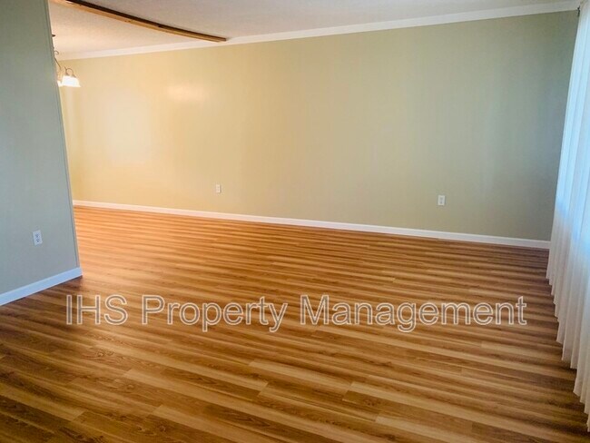 Photo - 218 Abert Ave