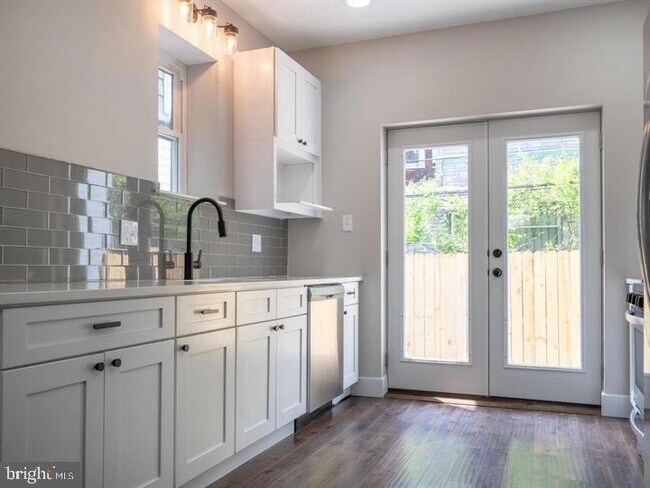 Photo - 2930 Nicholas St