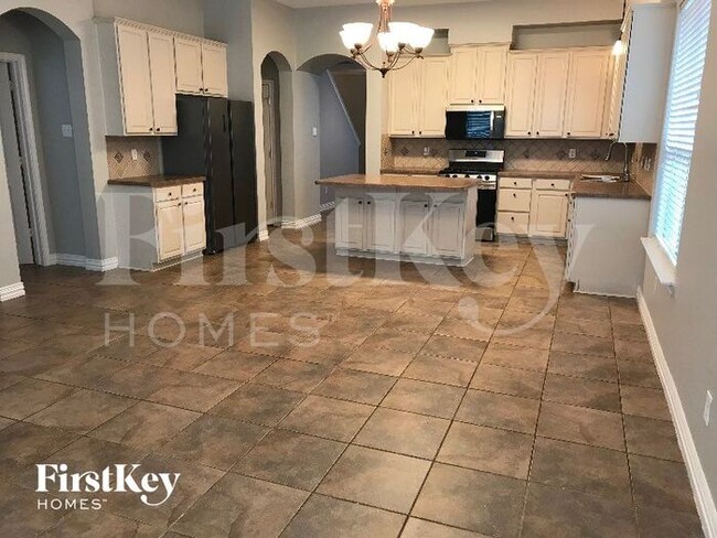 Building Photo - 4536 Indian Rock Dr Rental