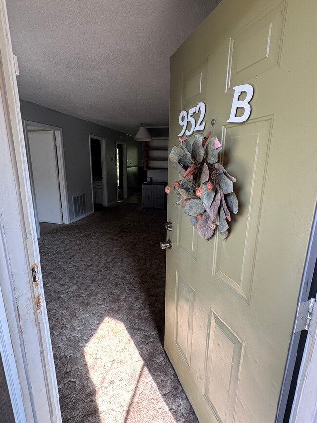 Building Photo - Woodland Properties Unit 952 B