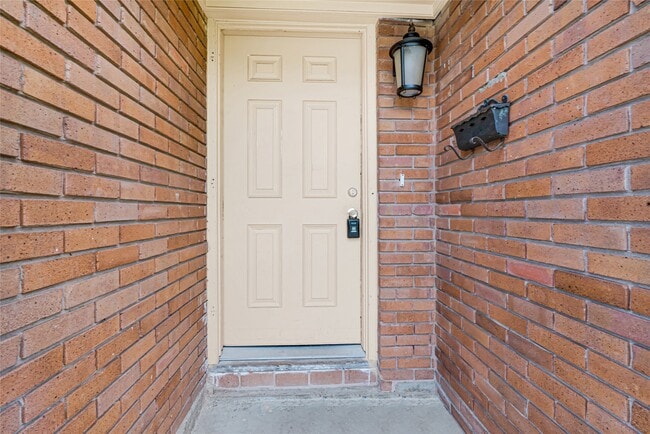 Photo - 4319 Howcher St