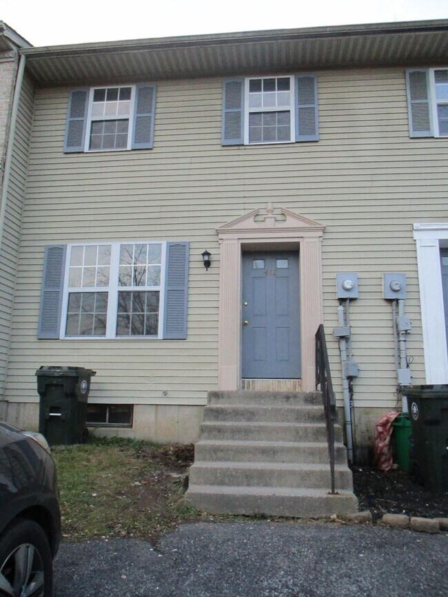 Building Photo - Northampton School District spacious end unit townhome located in the Borough of Bath featuring s...