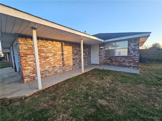 Photo - 2326 W Roselawn St