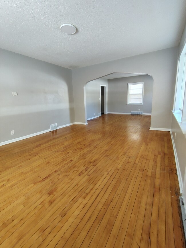Photo - 1002 Montague St